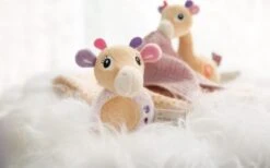 NICI Greifling Giraffe Sasuma Mit Rassel, 12 Cm (48035) -Kuschelwelt Verkauf 26039675 06